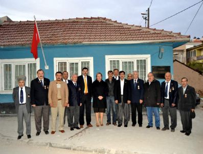ÜLKER CAN - Ak Parti Eskişehir Milletvekilleri Salih Koca ve Ülker Can Muharip Gaziler Derneğini Ziyaret Etti
