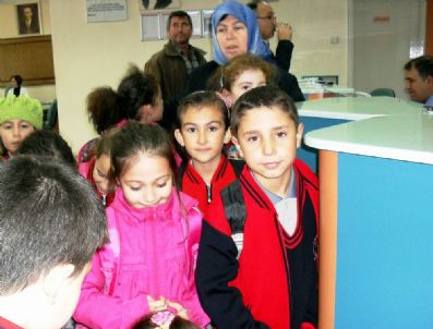 BALBAL - Balyalı Öğrenciler Harçlıklarını Van’a Gönderdi