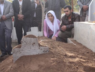 DÜZAĞAÇ - Bingöl`de Canlı Bomba Saldırısında Ölen İki Kişi Toprağa Verildi