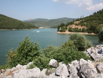 BEDRETTİN YILDIRIM - Bursa`da Kaynak Suları Boşa Akıyor