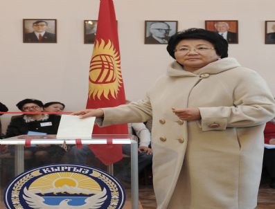 ROZA OTUNBAYEVA - Kırgızistan`da Cumhurbaşkanı Seçimleri Başladı