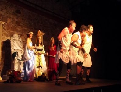 PAMUKÇU - Ayvalık’ta Tiyatro Coşkusu