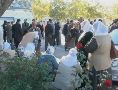 EMINE AYNA - Bdp`liler, Terörist Cenazeleri İçin Malatya`da