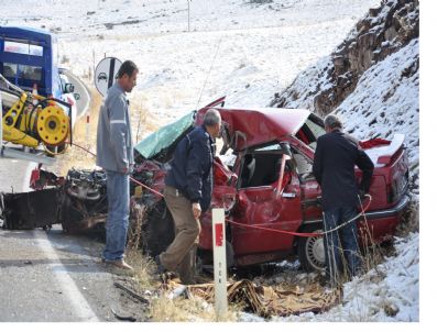 Elbistan`da Trafik Kazası: 2 Ölü, 2 Yaralı