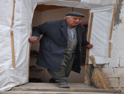 KOCAPıNAR - Erciş`te 7 Büyüklüğünde 3 Deprem Yaşadı