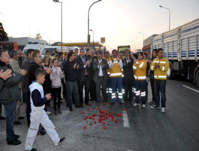 HÜSEYIN KÖKSAL - Eskişehir`de 112 Acil Servis Çalışanları Karanfil Bıraktı