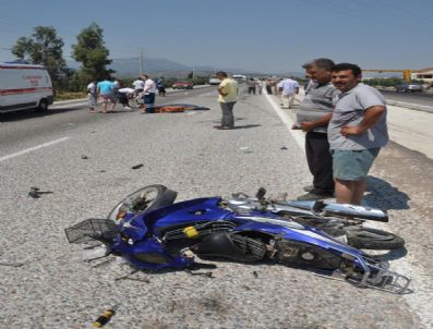 İzmir`de Trafik Kazası : 1 Ölü 1 Yaralı