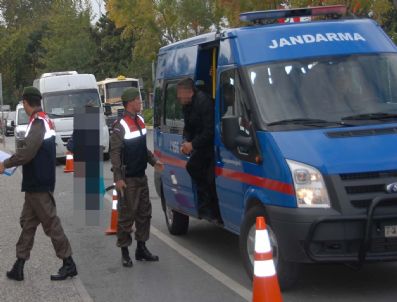 KUMARHANE - Kumarbazlar Parası Olmayan Müşterileri Senete Bağlamış