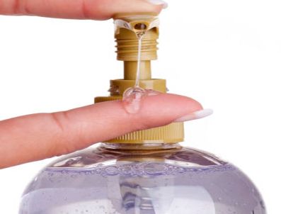 Okulun sabununu kendi yapıyor