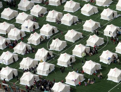 Nevresimden çıkan 5 bin lirayı iade etti