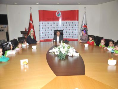 Tütüncü Duyarlı Öğrencilere Destek Verdi