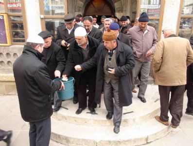 Yozgat`ta Van İçin Camilerde 25 Bin Tl Toplandı