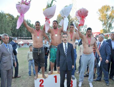 OSMAN DEMIR - Yüreğir`deki Karakucak Güreşleri Çekişmeli Geçti