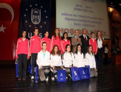 ATILLA GÜLSAR - Başarılı Sporcular Ödüllendirildi