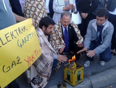 Chp`li Gençler, Doğalgaz ve Elektrik Zammını Protesto Etti