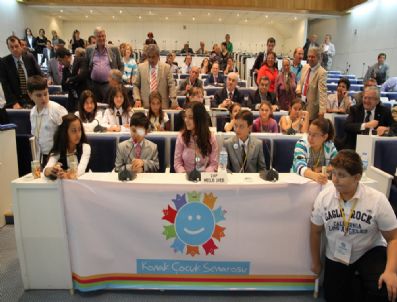 DÜNYA ÇOCUK GÜNÜ - Konak Çocuk Senatosu Dünya Çocuk Günü`nü Mecliste Kutladı