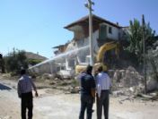 Sarıgöl`de Fay Hattındaki Evler Yıkılıyor