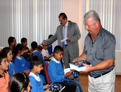 Sarıgöl Thk, Öğrencilere Defter ve Kalem Dağıttı