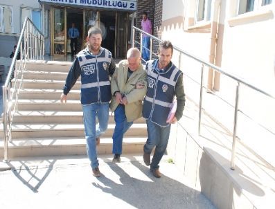 Uyuşturucuyla Yakalanan Zanlı: Çantayı Camide Buldum