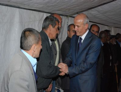 YAŞAR KARAYEL - Vali`den Şehit Ailesine Ziyaret