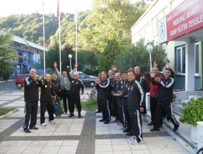 HAKAN DUMAN - Veteran Güreş Milli Takımı Polonya`ya Gitti