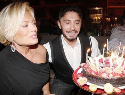 İZZET ÇAPA - Yaş gününde afrodizyak nargile içtiler