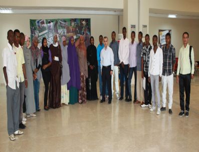 Zirve`den Somalili Öğrencilere Eğitim Desteği