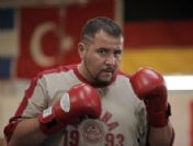 Ata Demirer 'Berlin Kaplanı' ile güldürecek