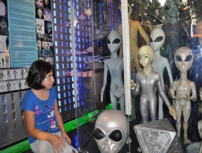 Dünyanın İlk Gezici Ufo Müzesi`ne Ziyaretçi Akını