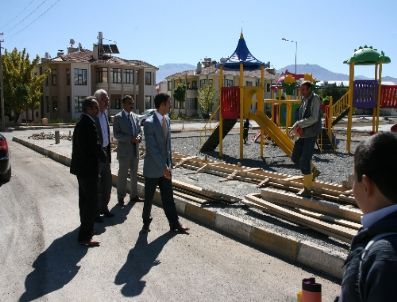 YÜKSEL ÇAKıR - Erzincan Belediyesi Park Çalışmalarını Hızlandırdı