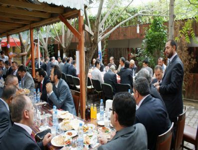 İğdır`da Diyanet-sen Üyeleri Yemekte Bir Araya Geldi