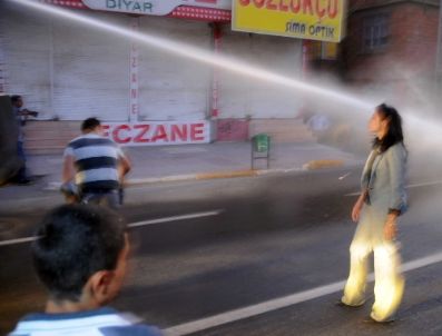 ALTAN TAN - İzinsiz Yürüyen Milletvekillerine Polis Su Sıktı