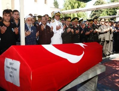 Kaza Kurşunuyla Şehit Olan Er Gözyaşlarıyla Uğurlandı