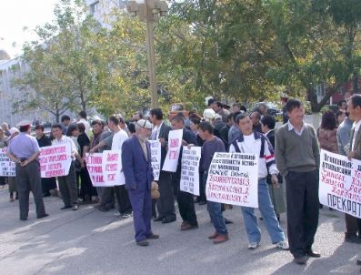 CELALABAT - Kırgızistan`da Eylem ve Gösteriler Eksik Olmuyor