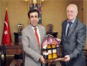 Kosova Heyetinden Vali Güzeloğlu`na Ziyaret