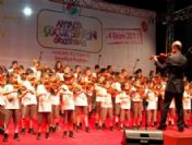 Minik Kemancılardan Dev Konser