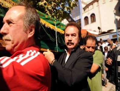 SEVİM EMRE - Orhan Gencebay Ablasını Acılı Gününde Yalnız Bırakmadı