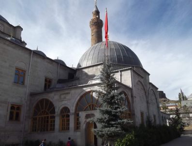 LALA MUSTAFA PAŞA - (özel Haber) Ebul Hasan-ı Harakani Türbesi Ziyaretçi Akınına Uğruyor