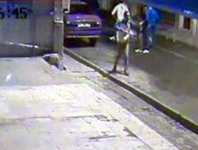 HASEKI EĞITIM VE ARAŞTıRMA HASTANESI - Silahlı, Sopalı Sokak Kavgası Güvenlik Kamerasında (özel)