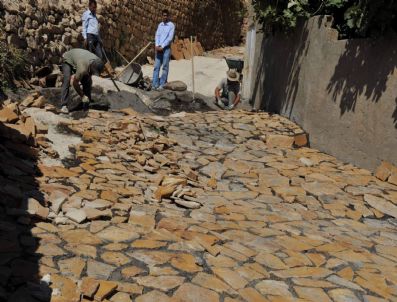 BEŞIR AYANOĞLU - Sit Alanında Altyapısı Tamamlanan Sokaklar Ferş Taşıyla Kaplanıyor