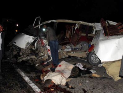 Van`daki Trafik Kazası: 3 Ölü, 10 Yaralı