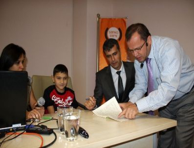 10 Yaşındaki Çocuk, Dakikada 11 Bin 725 Kelimeyle Dünya Hızlı Okuma Rekorunu Kırdı