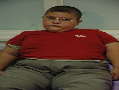 DOĞUBEYAZıT - 7 yaşında 60 kiloya ulaşan ağrılı Yusuf tedavi için Ankara`da
