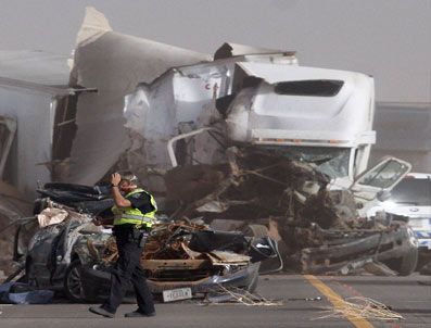 ABD'de kum fırtınası bir can aldı