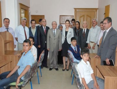 HURIYE KÜPELI - Adıyaman`da 400 Öğrenciye Masa ve Sandalye Yardımı Yapıldı