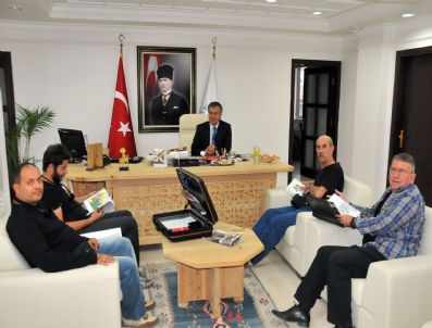 SİNAN BENGİER - Akşehir 28 Ekim`de Tiyatroya Doyacak