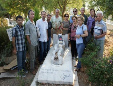 ŞÜKRÜ ERBAŞ - Edebiyatçılardan Can Yüzel’in Mezarına Ziyaret