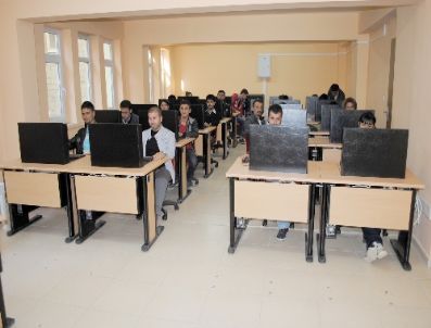 Hakkari Üniversitesi`nde Bilgisayarlı Yabancı Dil Laboratuvarı Açıldı