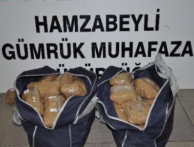 MOLDAVYA - Hamzabeyli’de 29 Kilo Gümüş Takı Ele Geçirildi