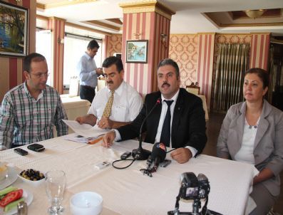 Mersin`de Ak Parti`liler Belediye Hizmetlerini Eleştirdi